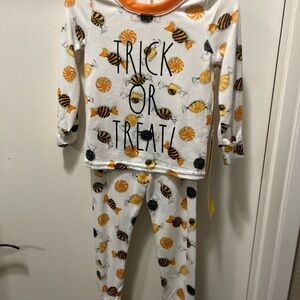 Rae Dunn Kids Halloween Pajamas - Orange and White-  4T/ NWT!